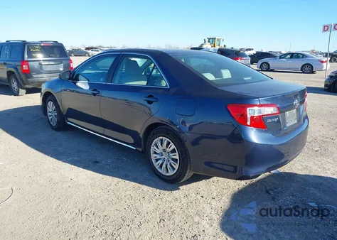 2014 Toyota Camry Le z USA, uszkodzony, nr VIN 4T1BF1FK8EU824538